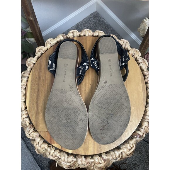 Daisy Fuentes Women's Black Beaded Sandals EUC Comfortable Casual Flats - Picture 6 of 7